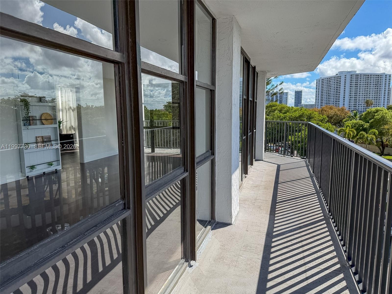 1000 Parkview Dr #531 Hallandale Beach, FL 33009