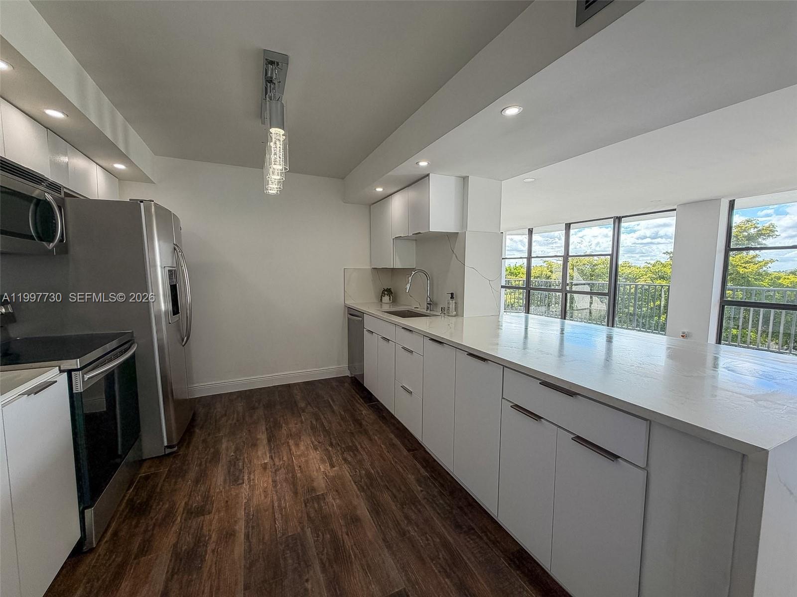 1000 Parkview Dr #531 Hallandale Beach, FL 33009