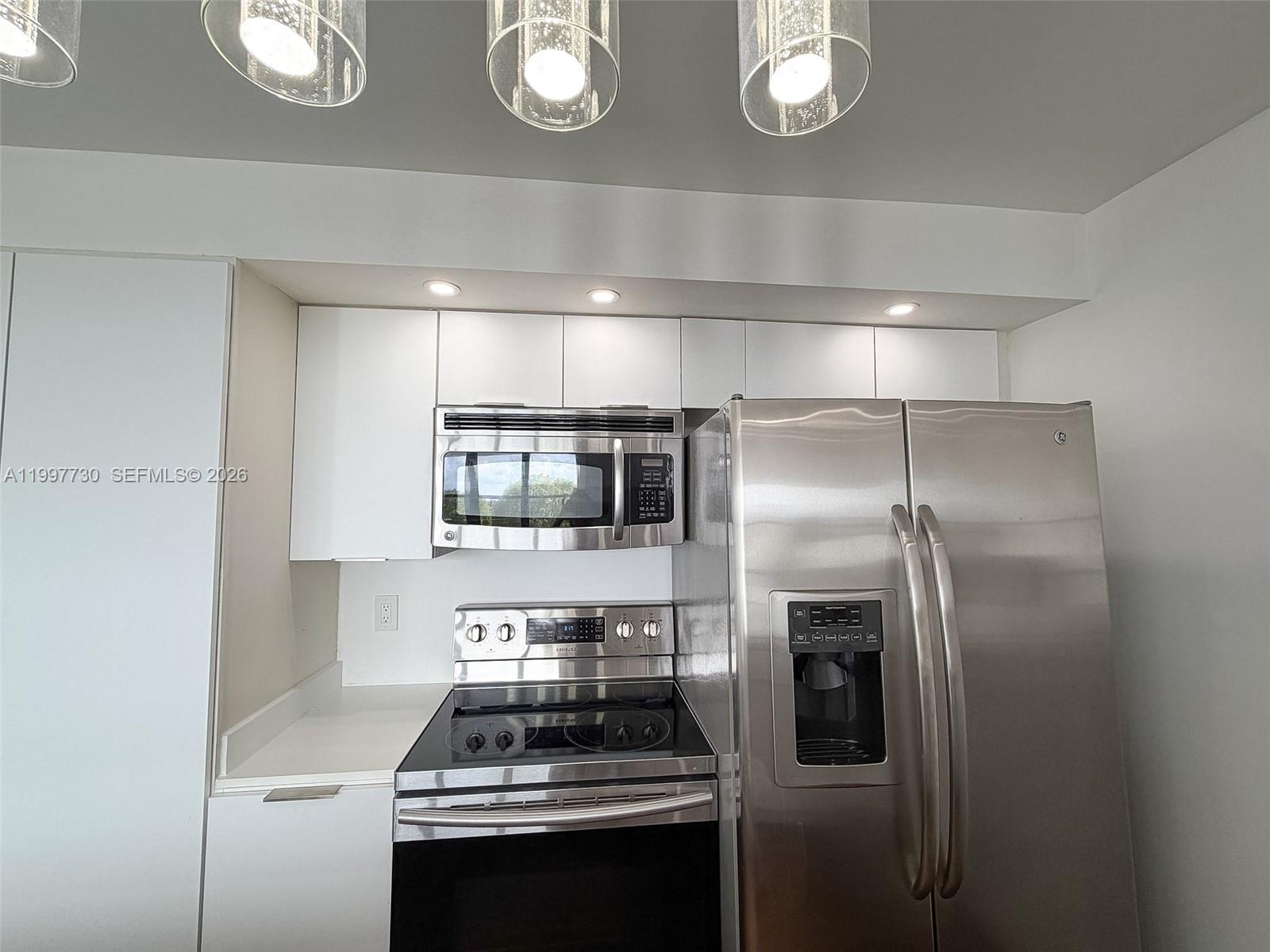 1000 Parkview Dr #531 Hallandale Beach, FL 33009