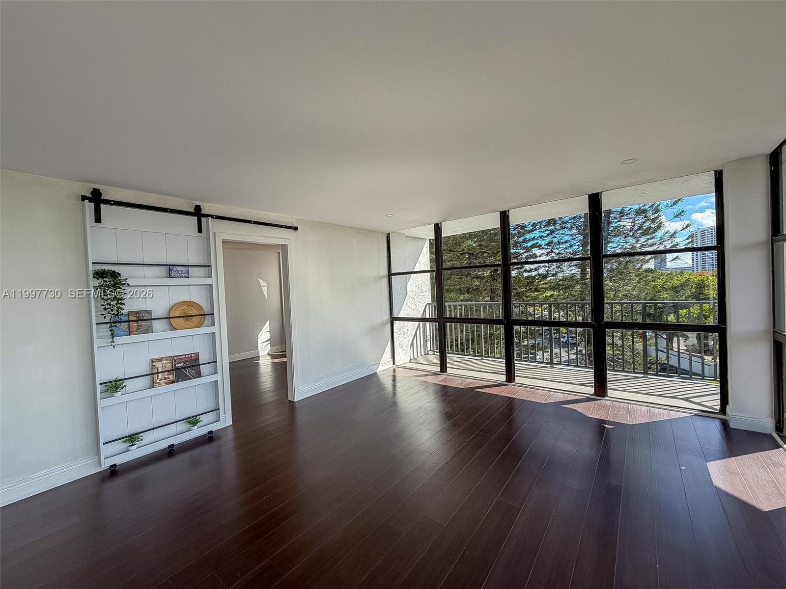 1000 Parkview Dr #531 Hallandale Beach, FL 33009