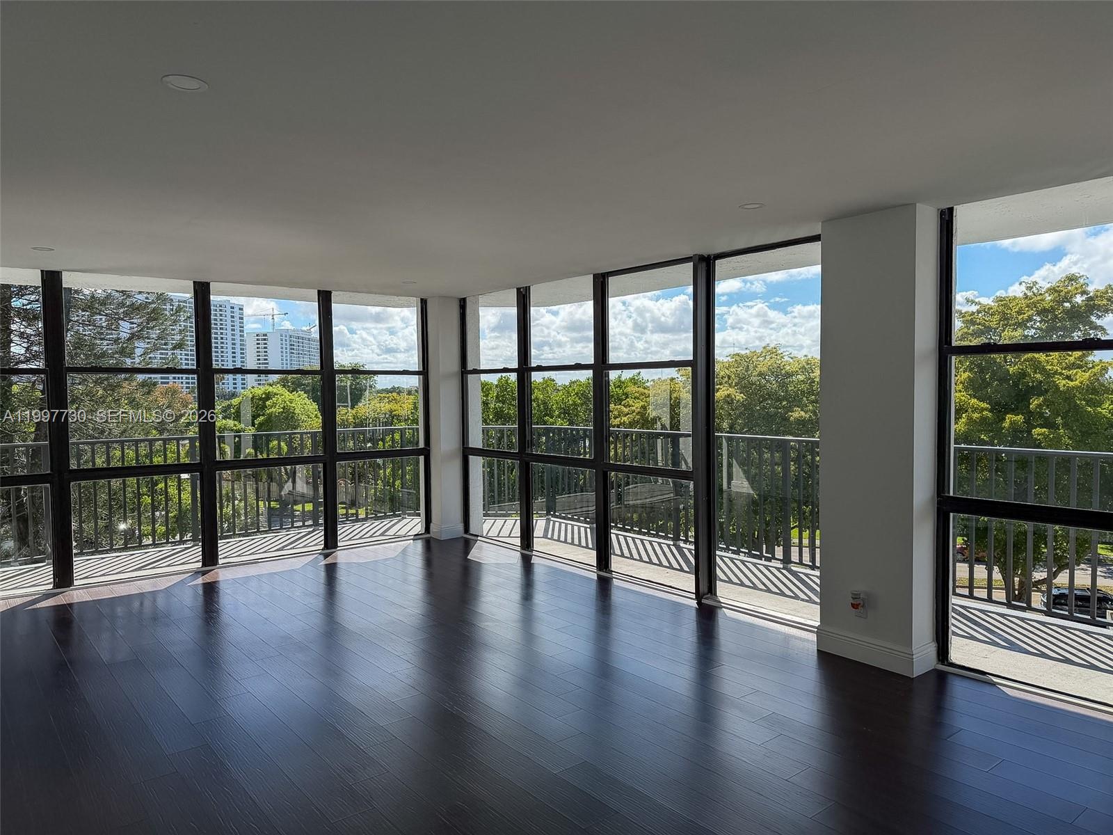 1000 Parkview Dr #531 Hallandale Beach, FL 33009