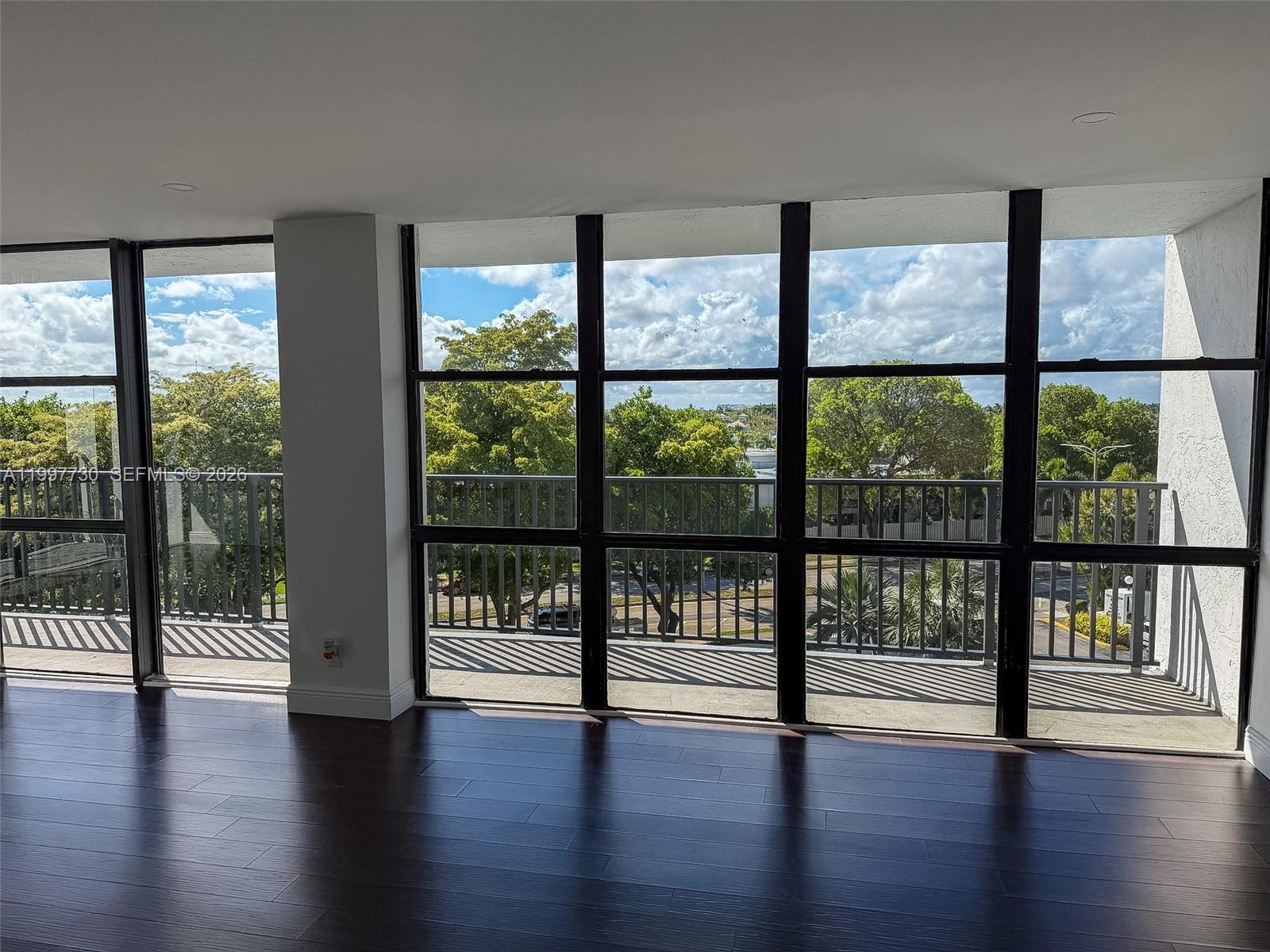 1000 Parkview Dr #531 Hallandale Beach, FL 33009