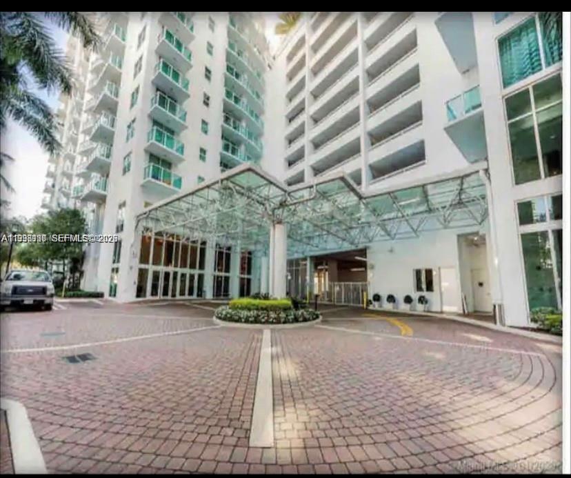 image Brickell on the River South24