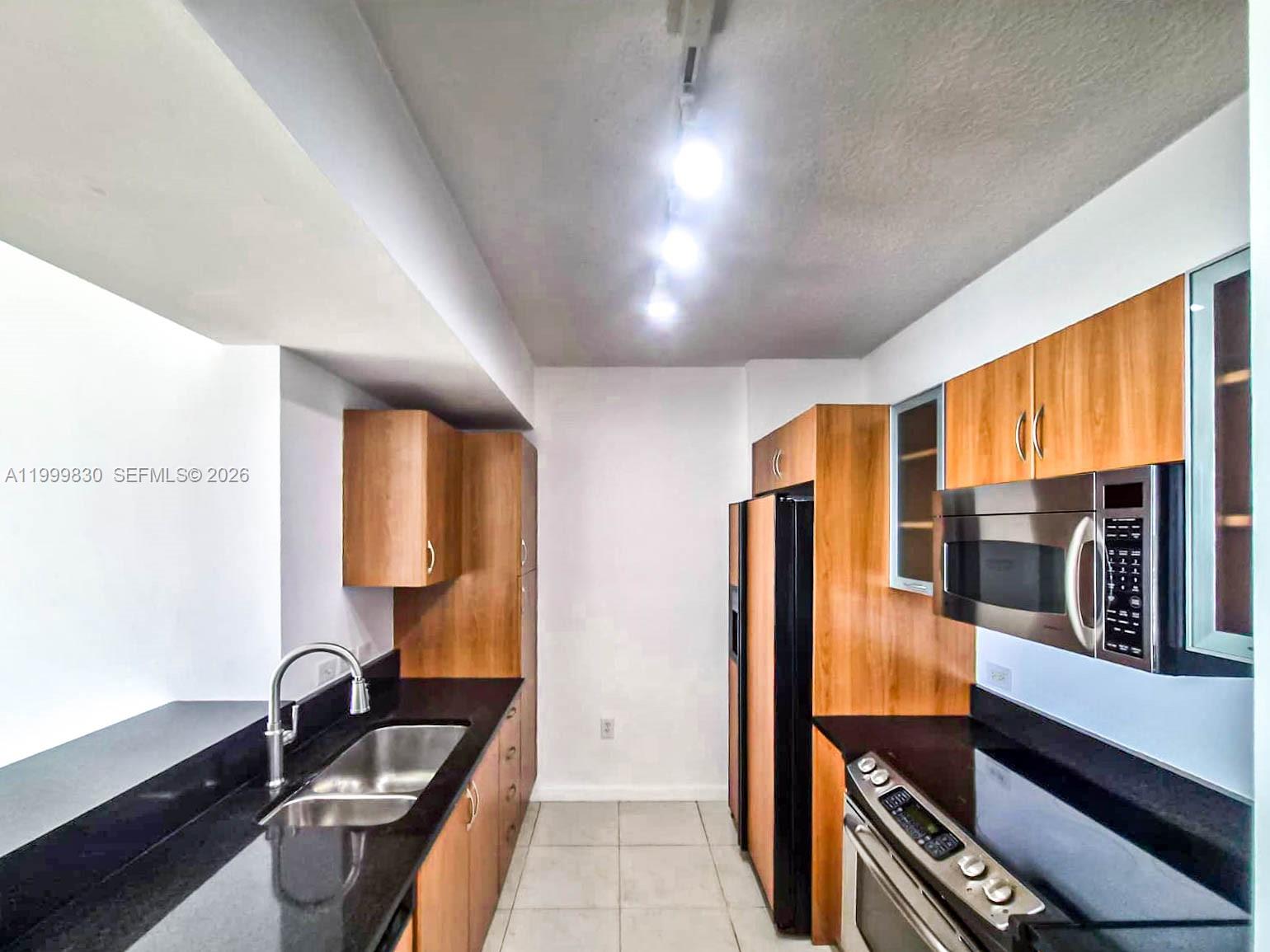 2775 NE 187th St #513