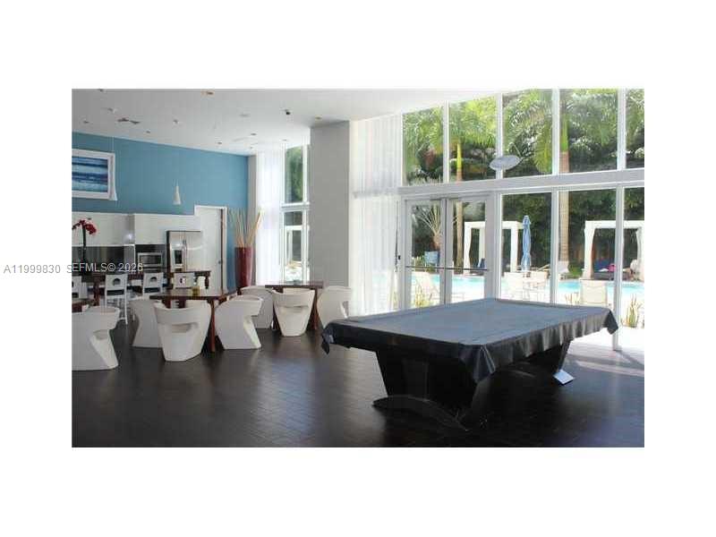 image The Venture at Aventura12