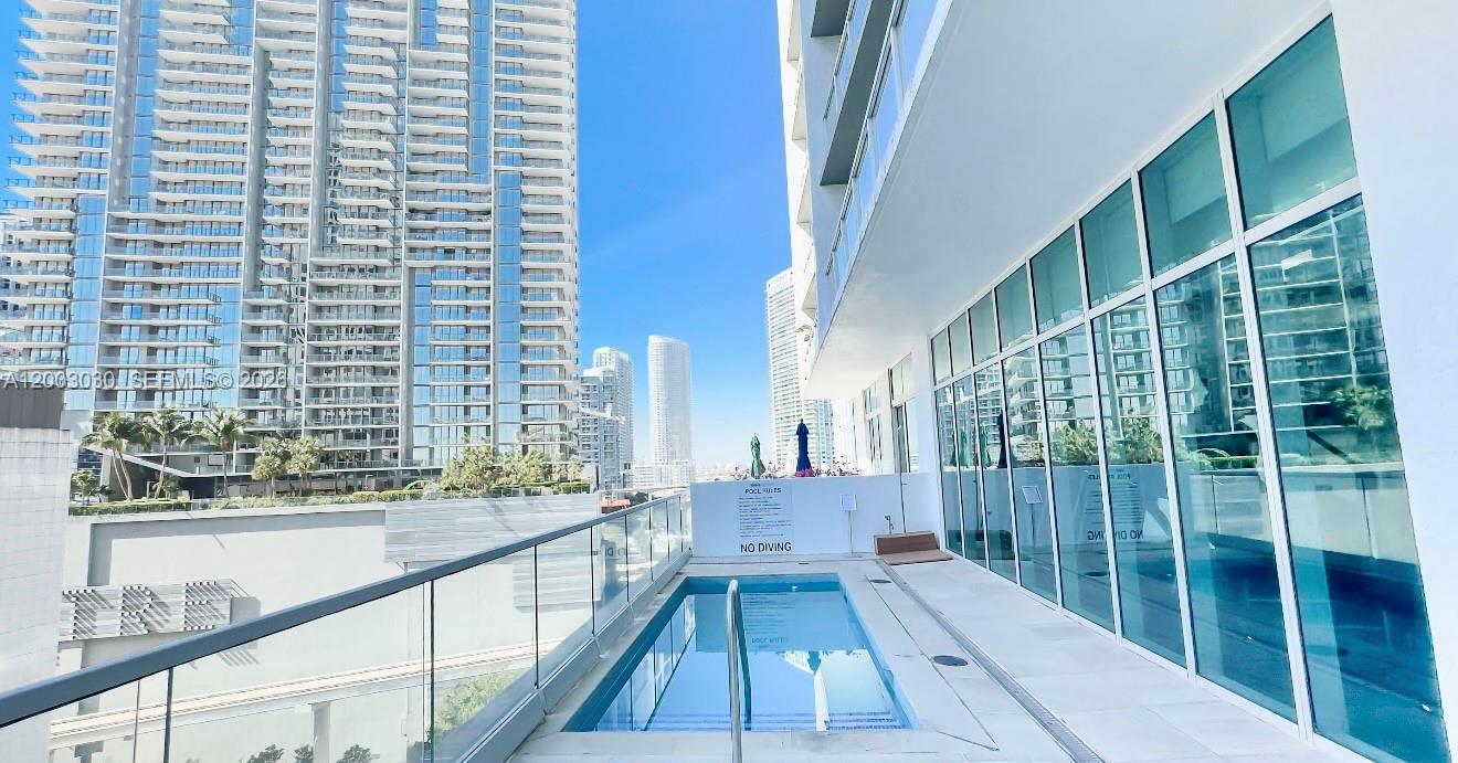 image 500 Brickell West11