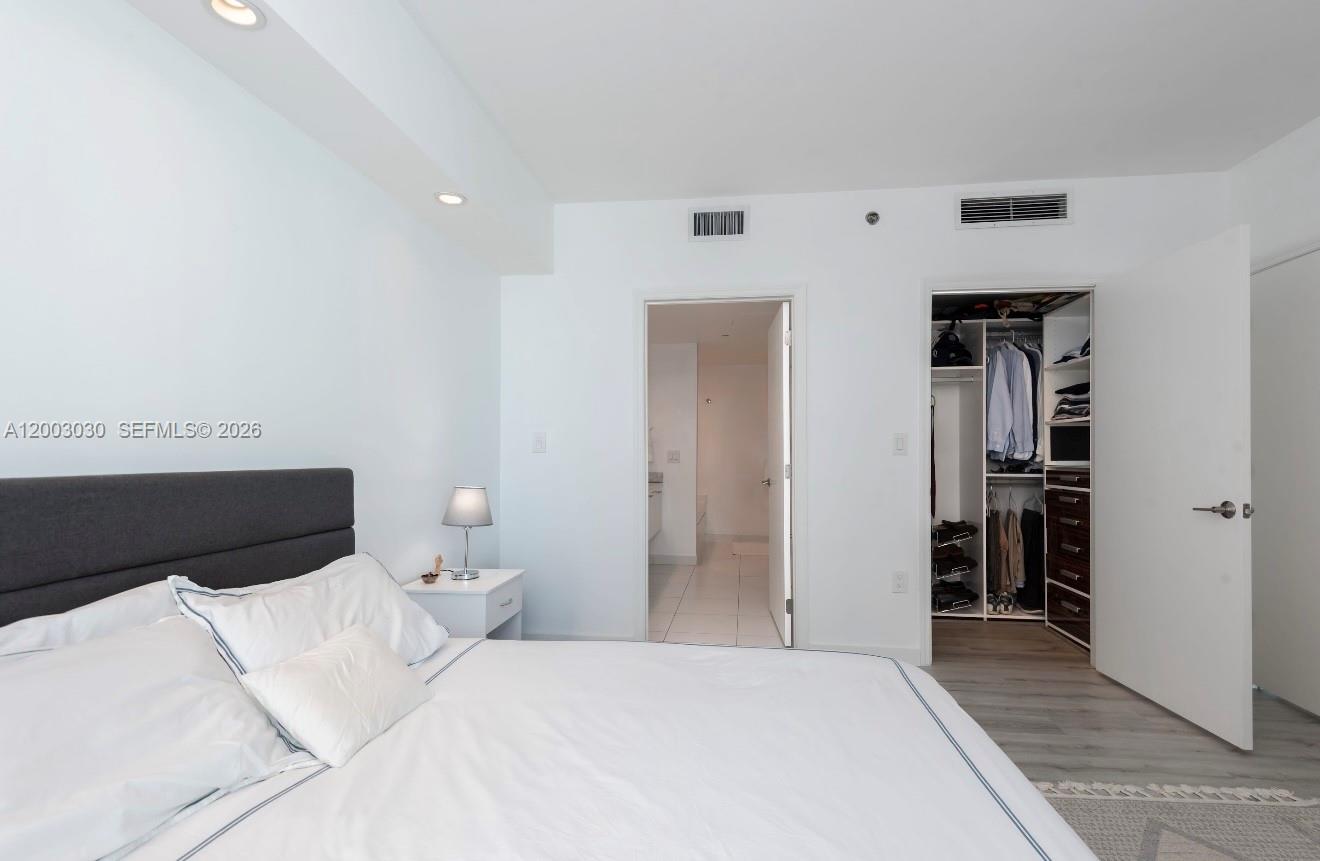 image 500 Brickell West14