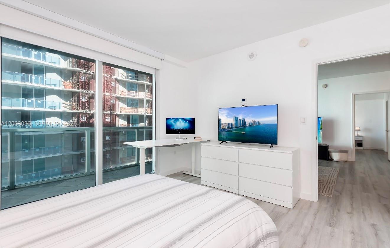 image 500 Brickell West17