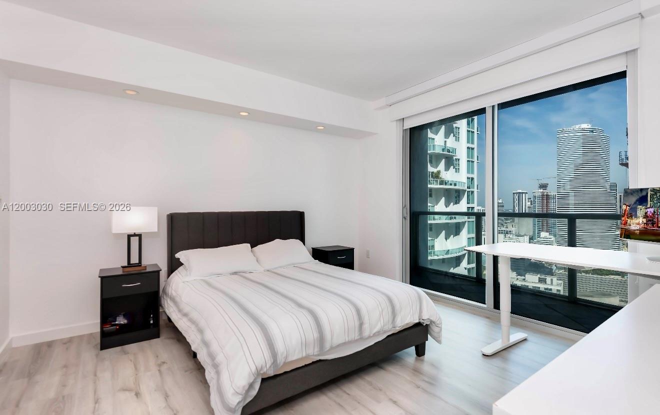 image 500 Brickell West19