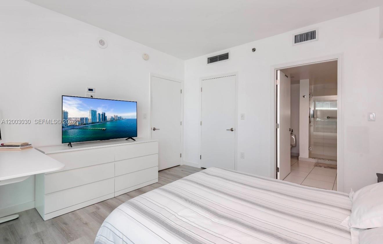 image 500 Brickell West20