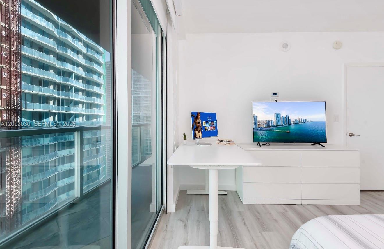 image 500 Brickell West21