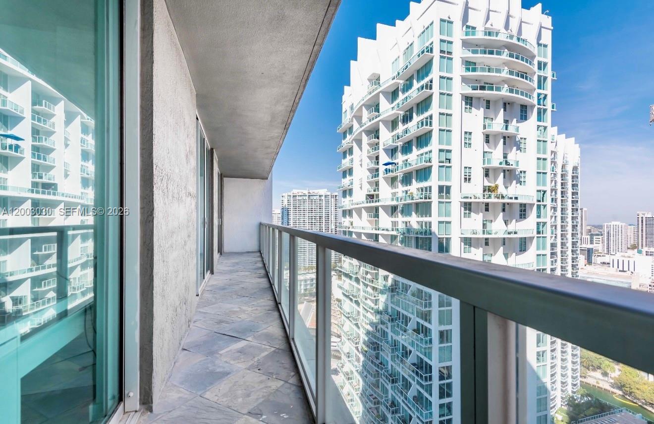 image 500 Brickell West24