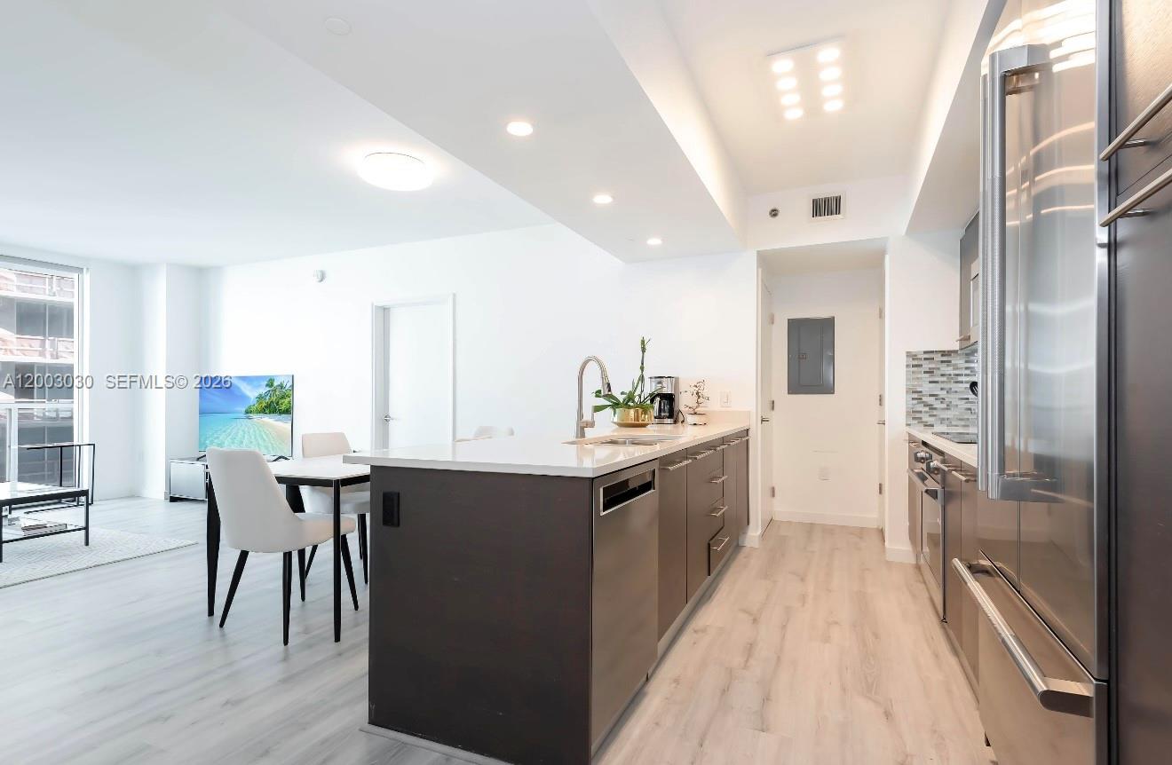 image 500 Brickell West3
