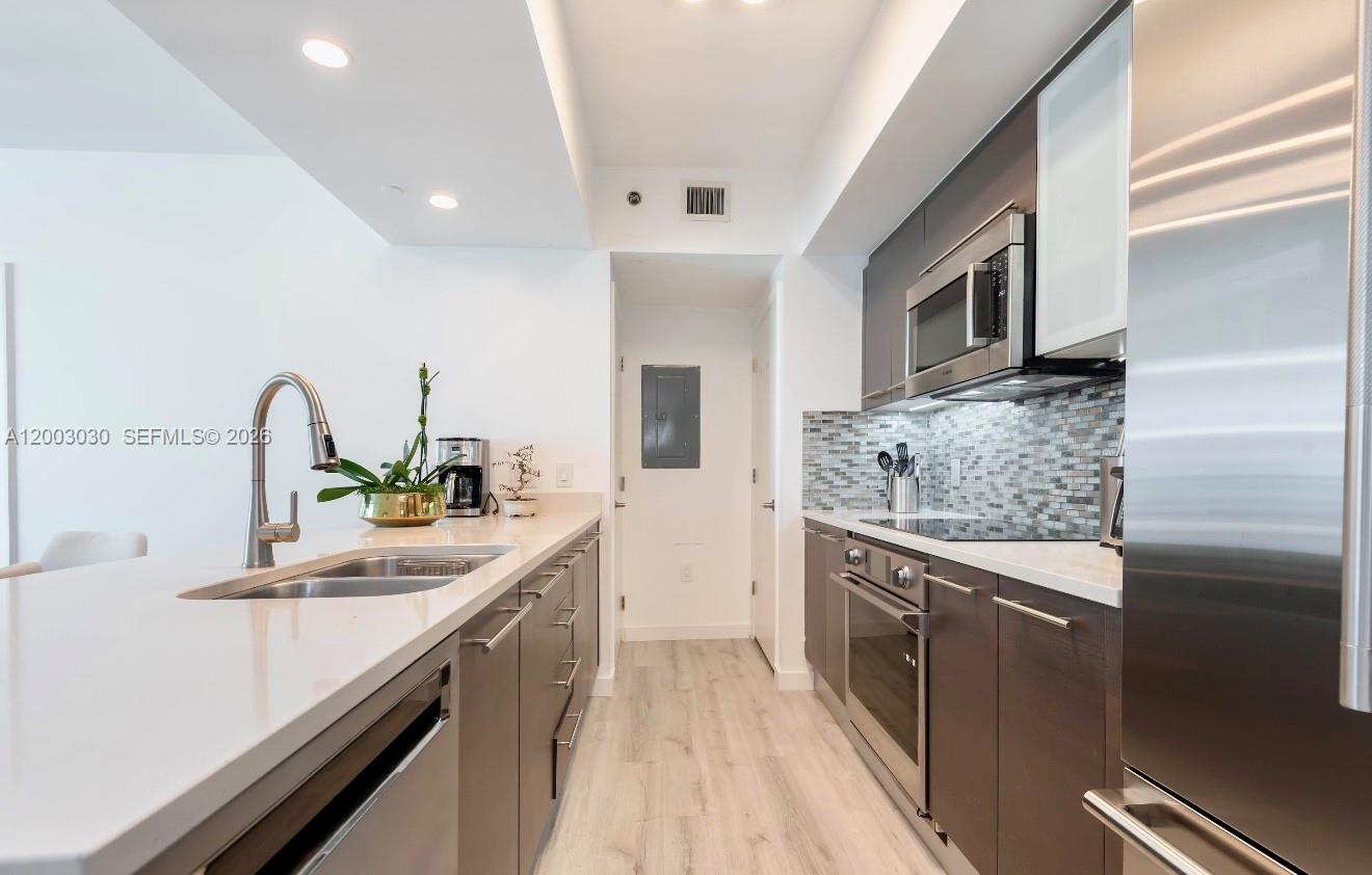 image 500 Brickell West4