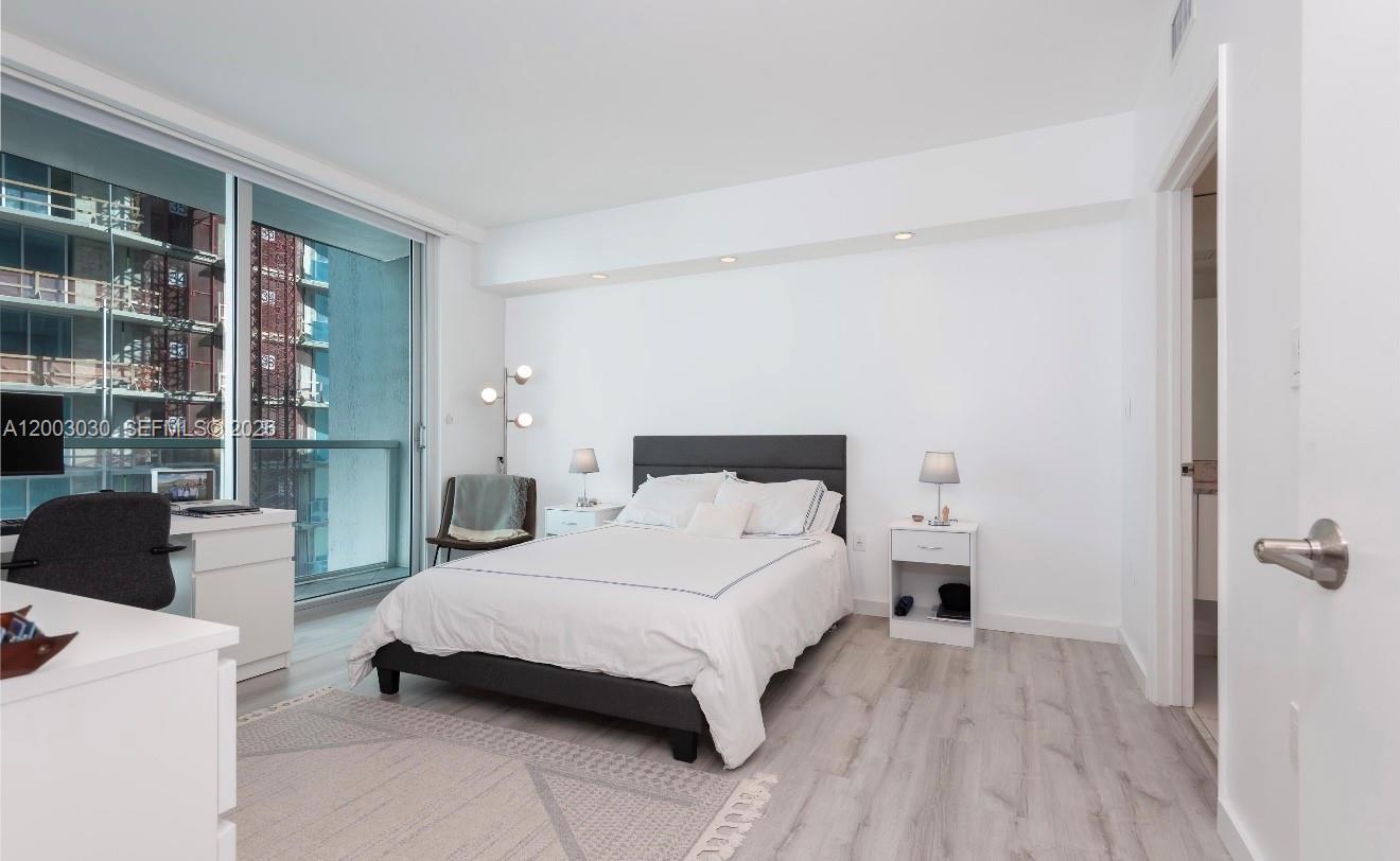 image 500 Brickell West6