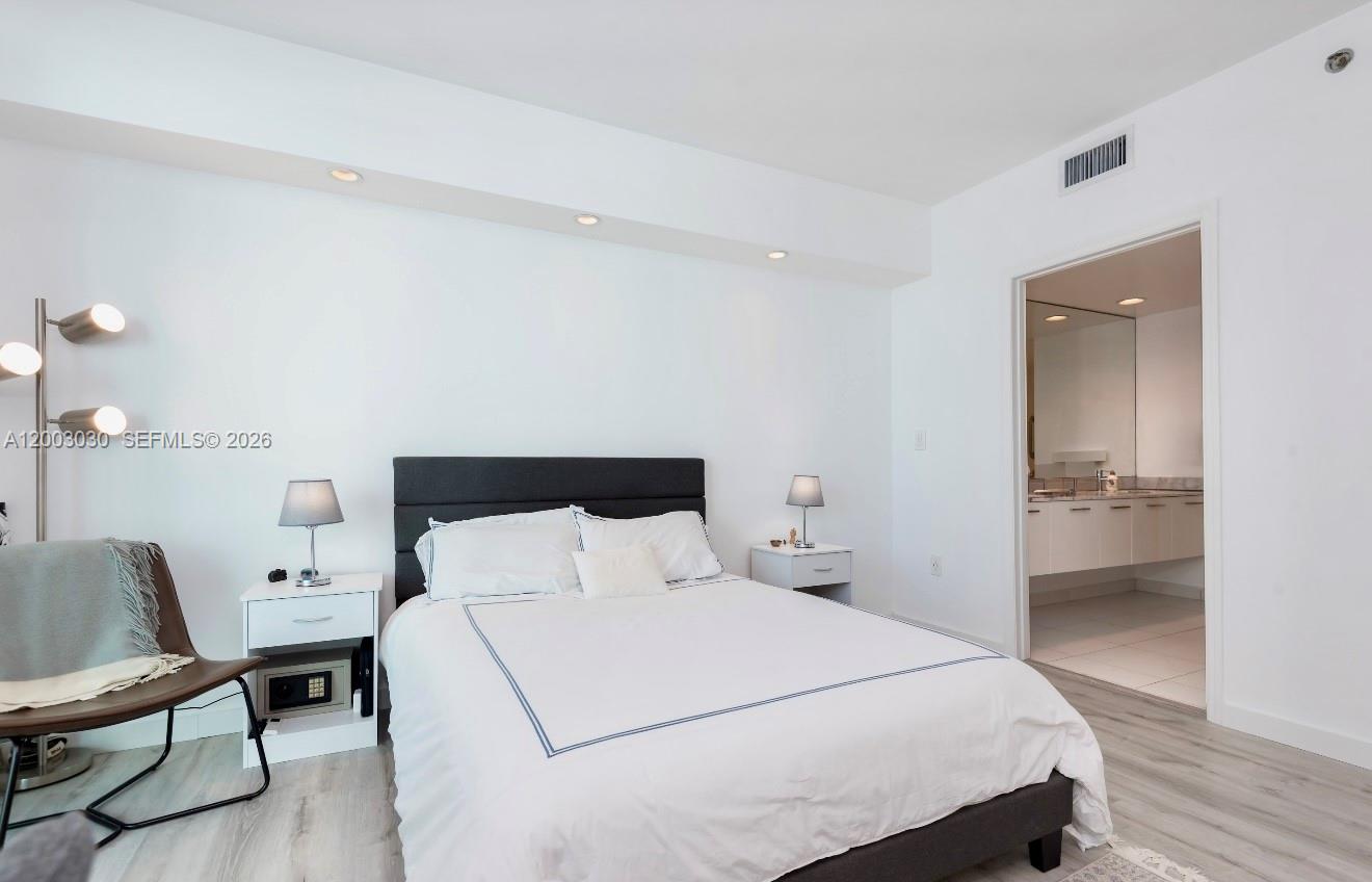 image 500 Brickell West8
