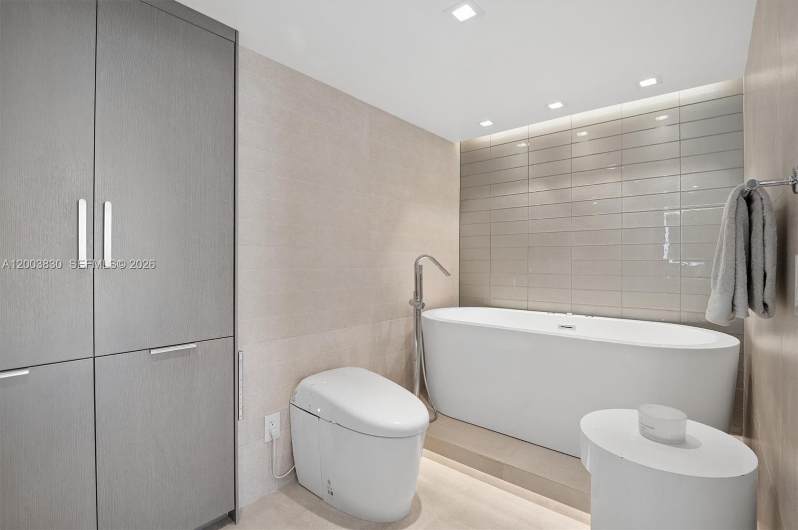 400 S Pointe Dr #2309 Miami Beach, FL 33139