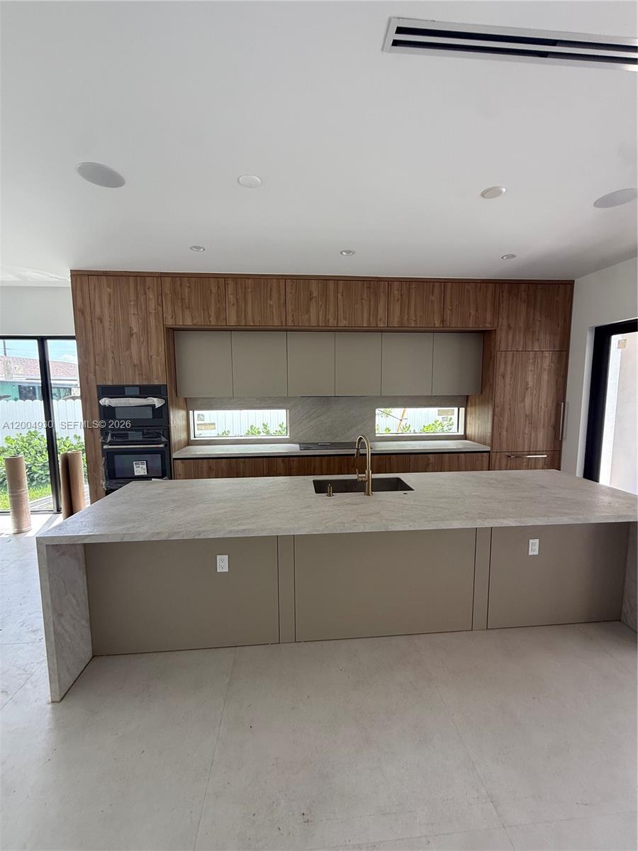 6449 SW 28th St Miami, FL 33155