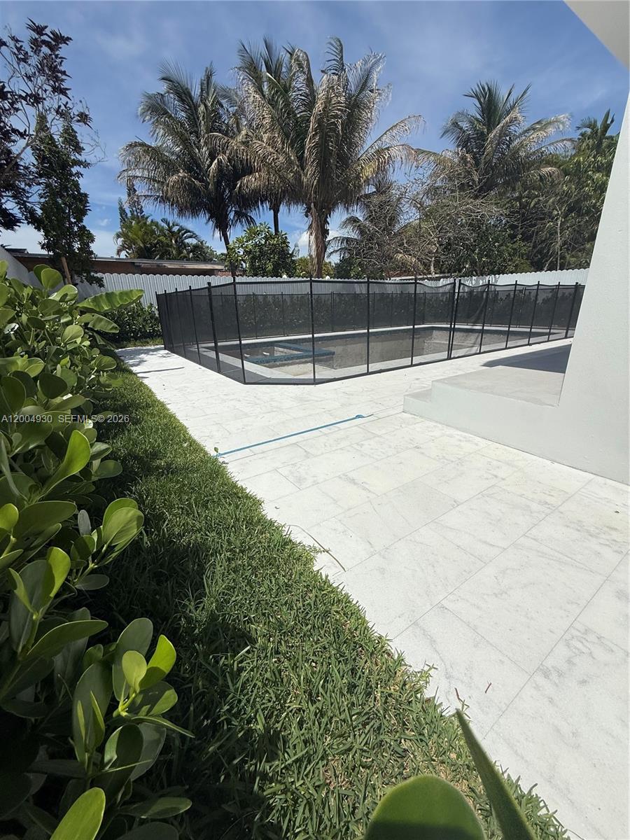 6449 SW 28th St Miami, FL 33155