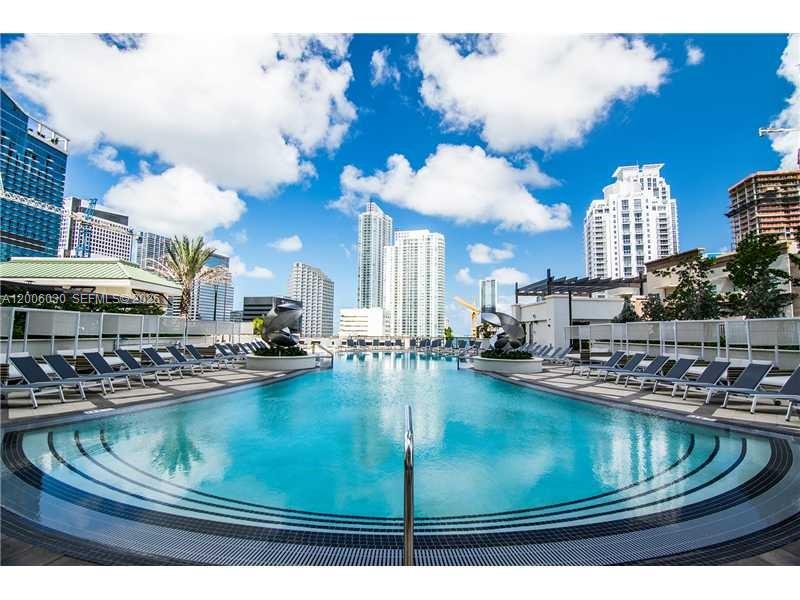 image Nine at Mary Brickell Village12