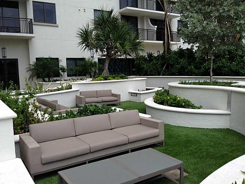 image Nine at Mary Brickell Village13