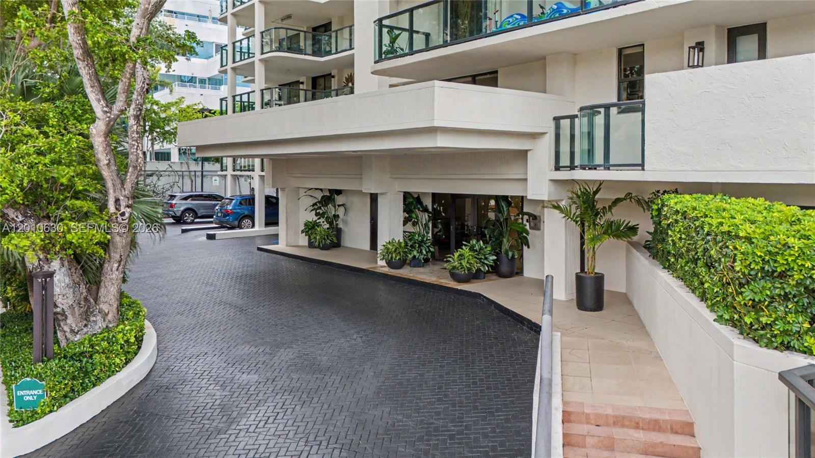 2575 S Bayshore Dr #4A Miami, FL 33133