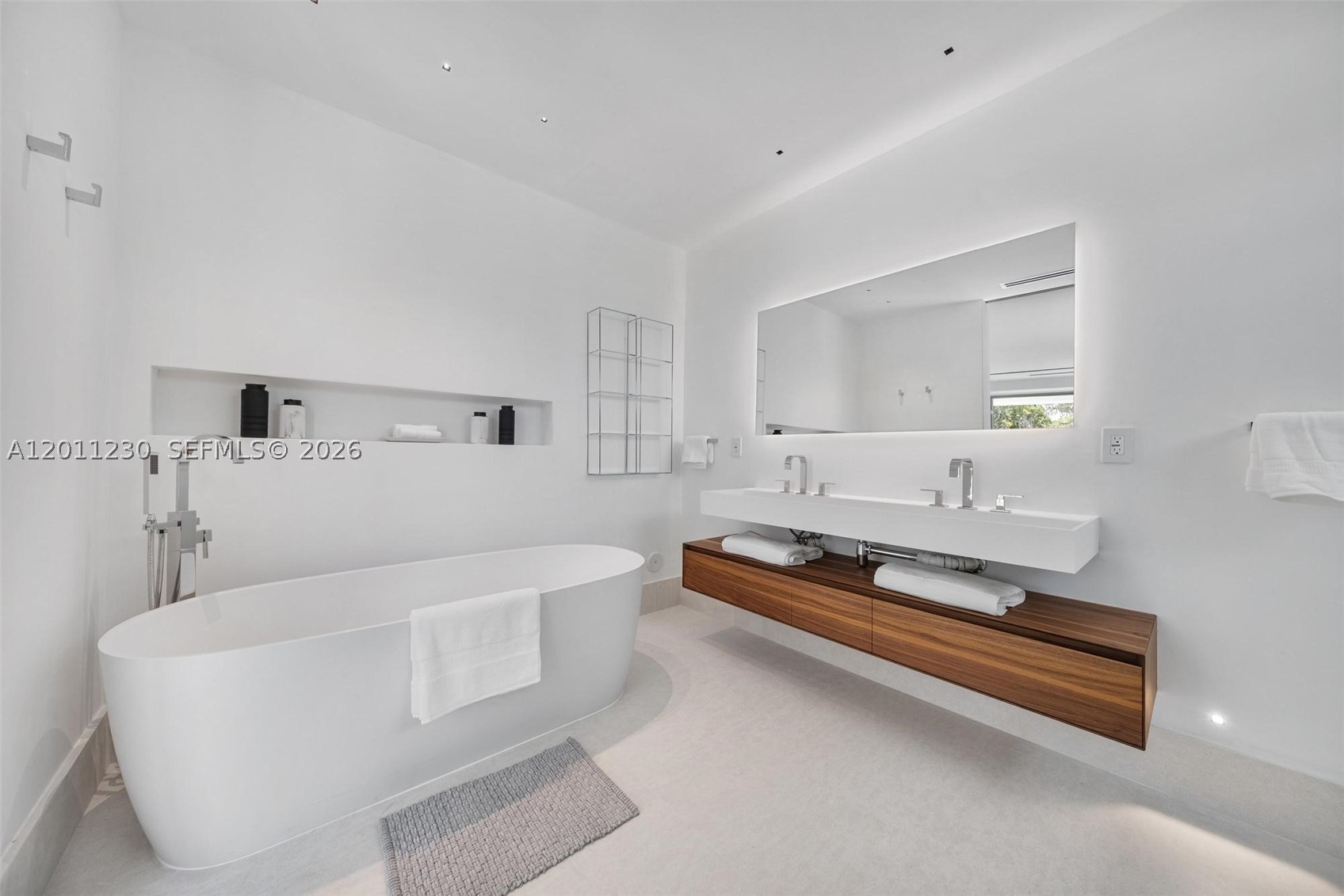3280 Lake Rdg Ln Weston, FL 33332