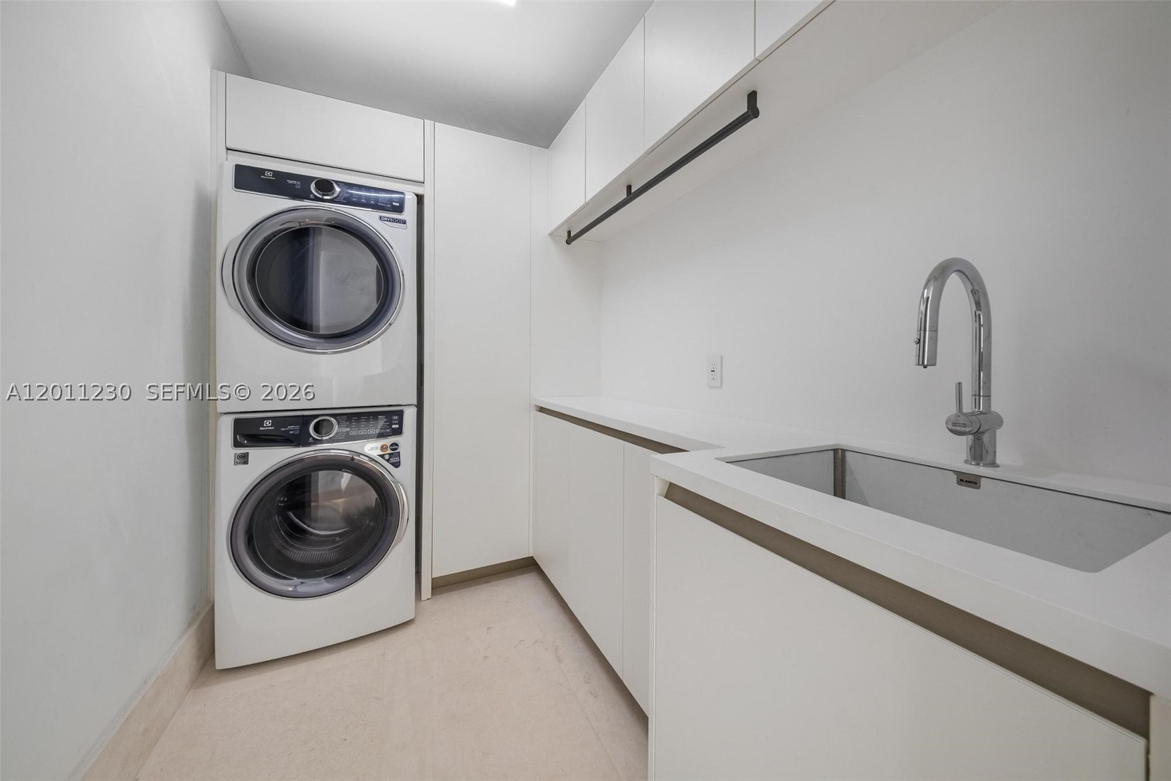 3280 Lake Rdg Ln Weston, FL 33332