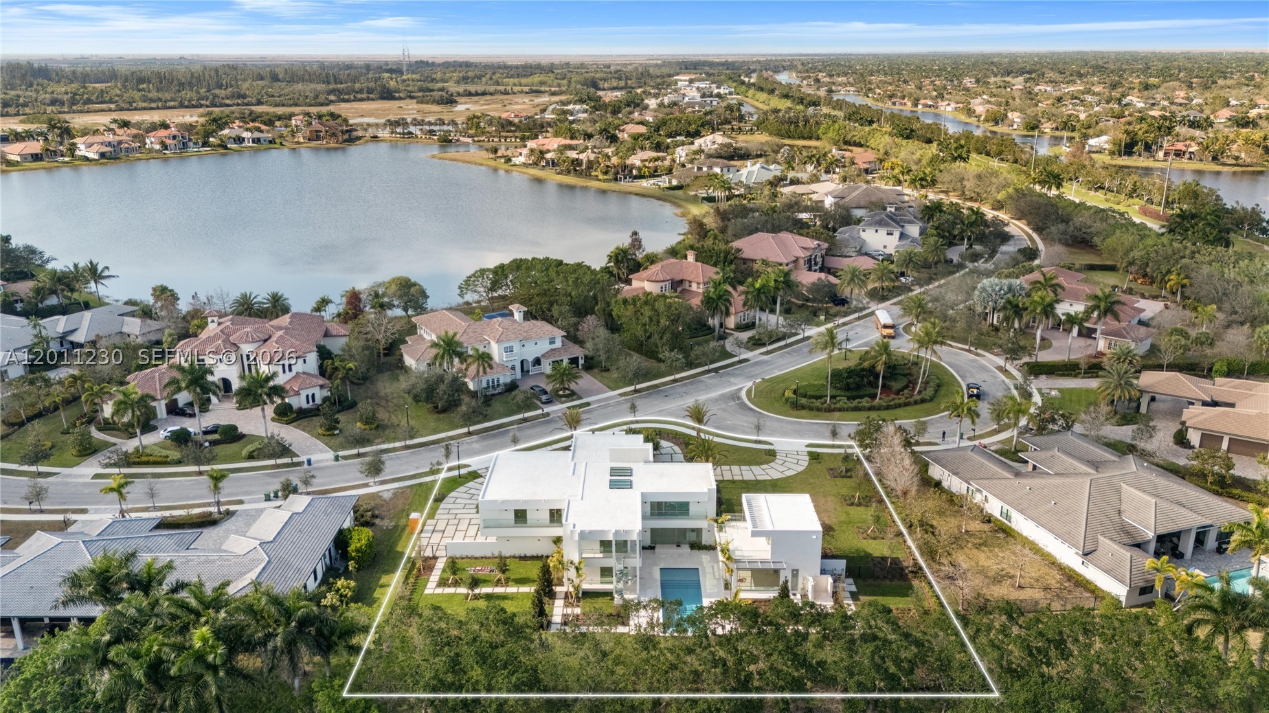 3280 Lake Rdg Ln Weston, FL 33332