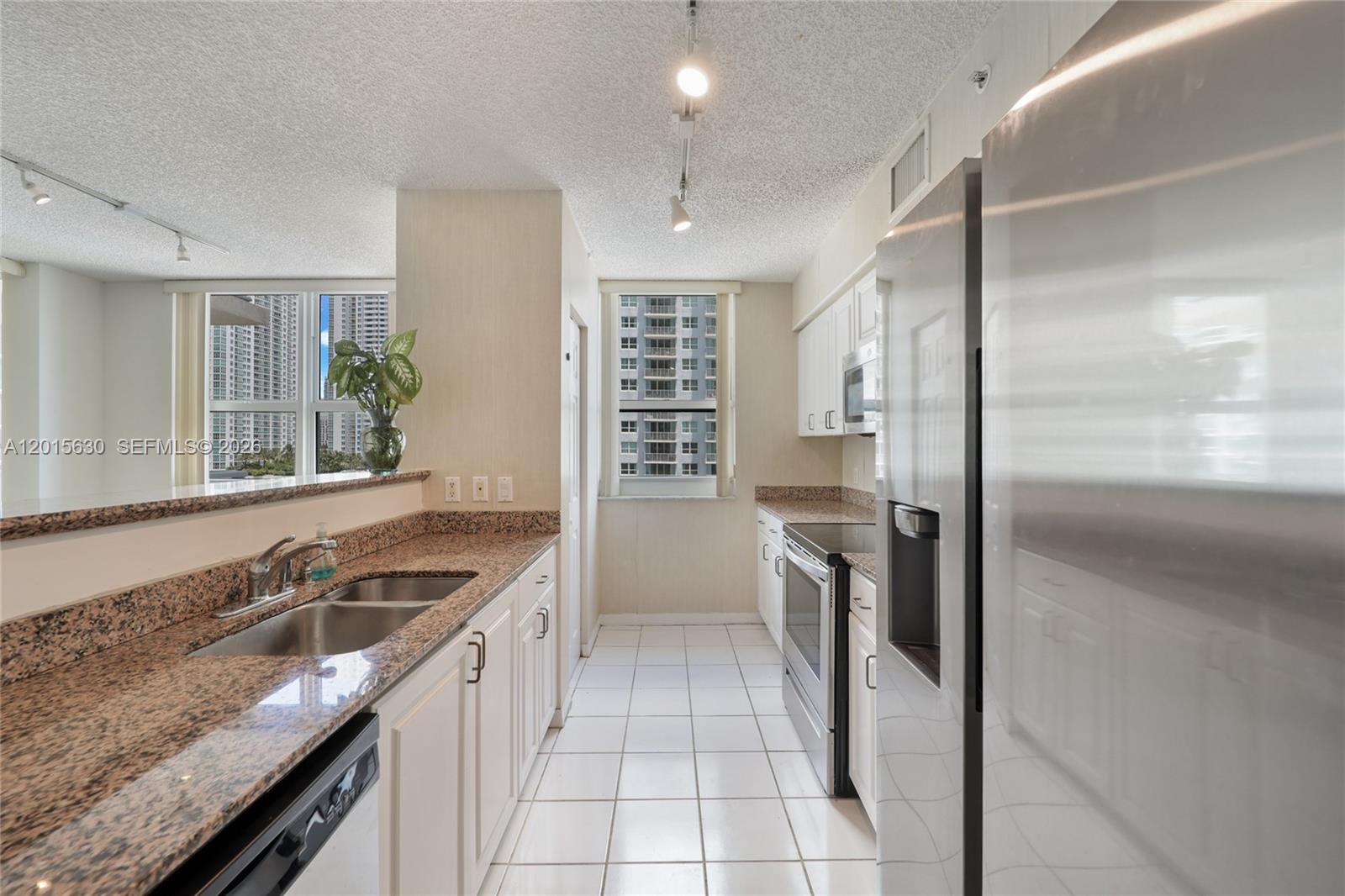 1155 Brickell Bay Dr #1602 Miami, FL 33131
