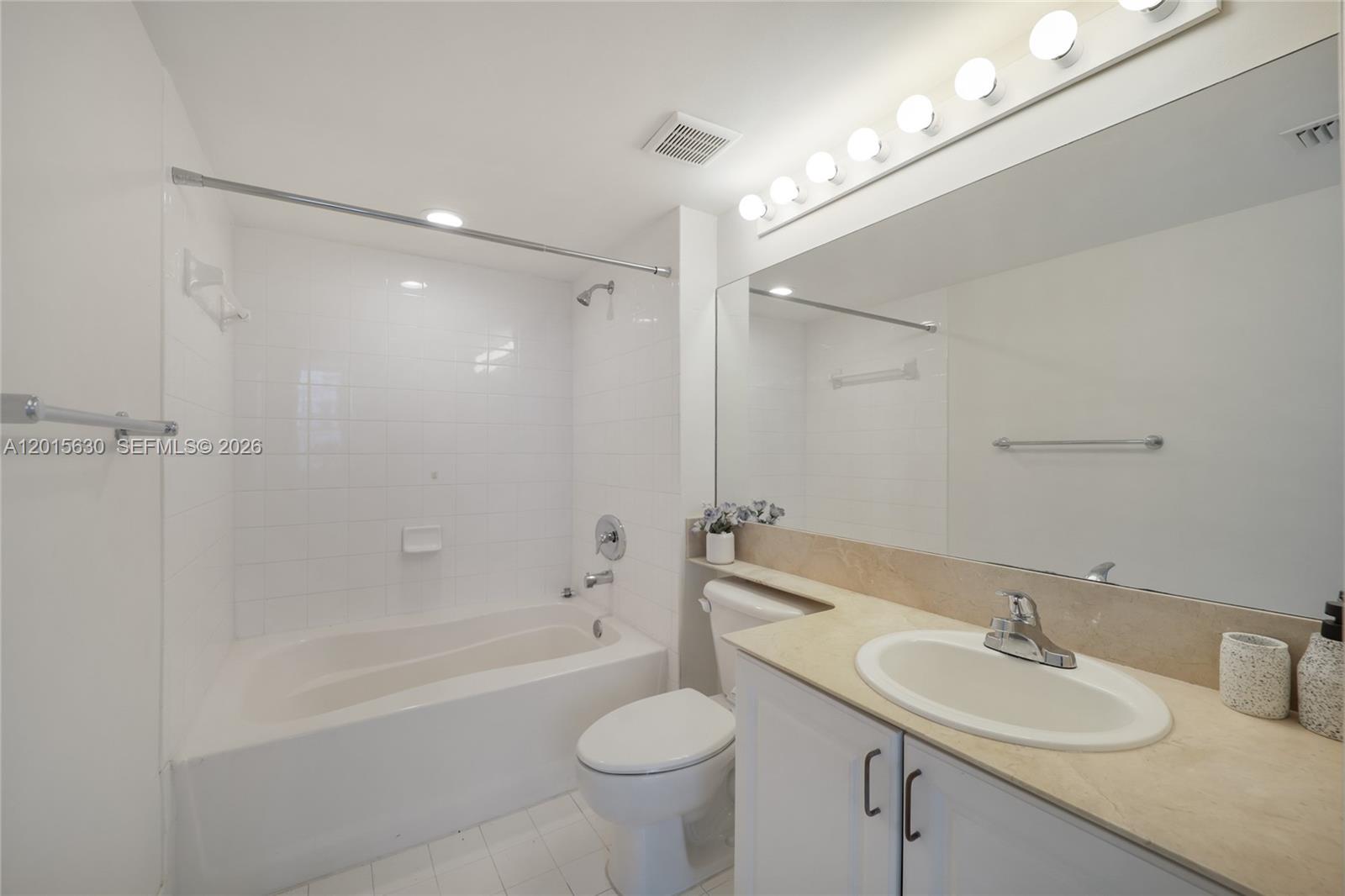 1155 Brickell Bay Dr #1602 Miami, FL 33131