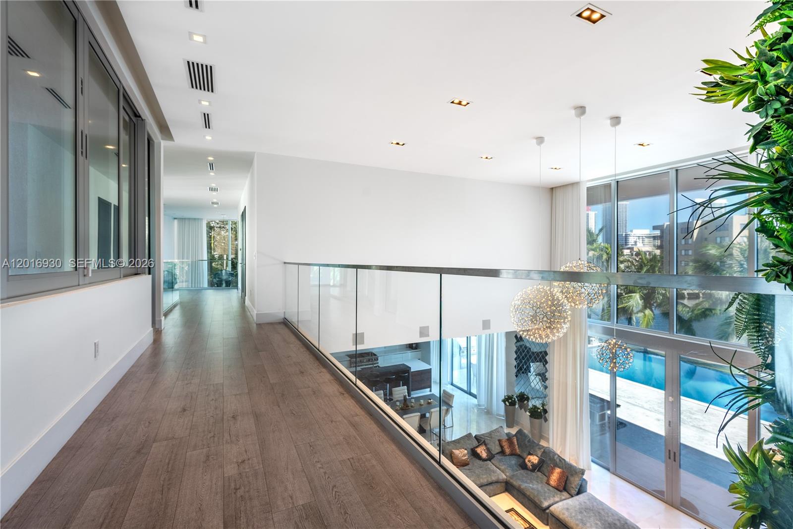 400 Tamarind Dr Hallandale Beach, FL 33009