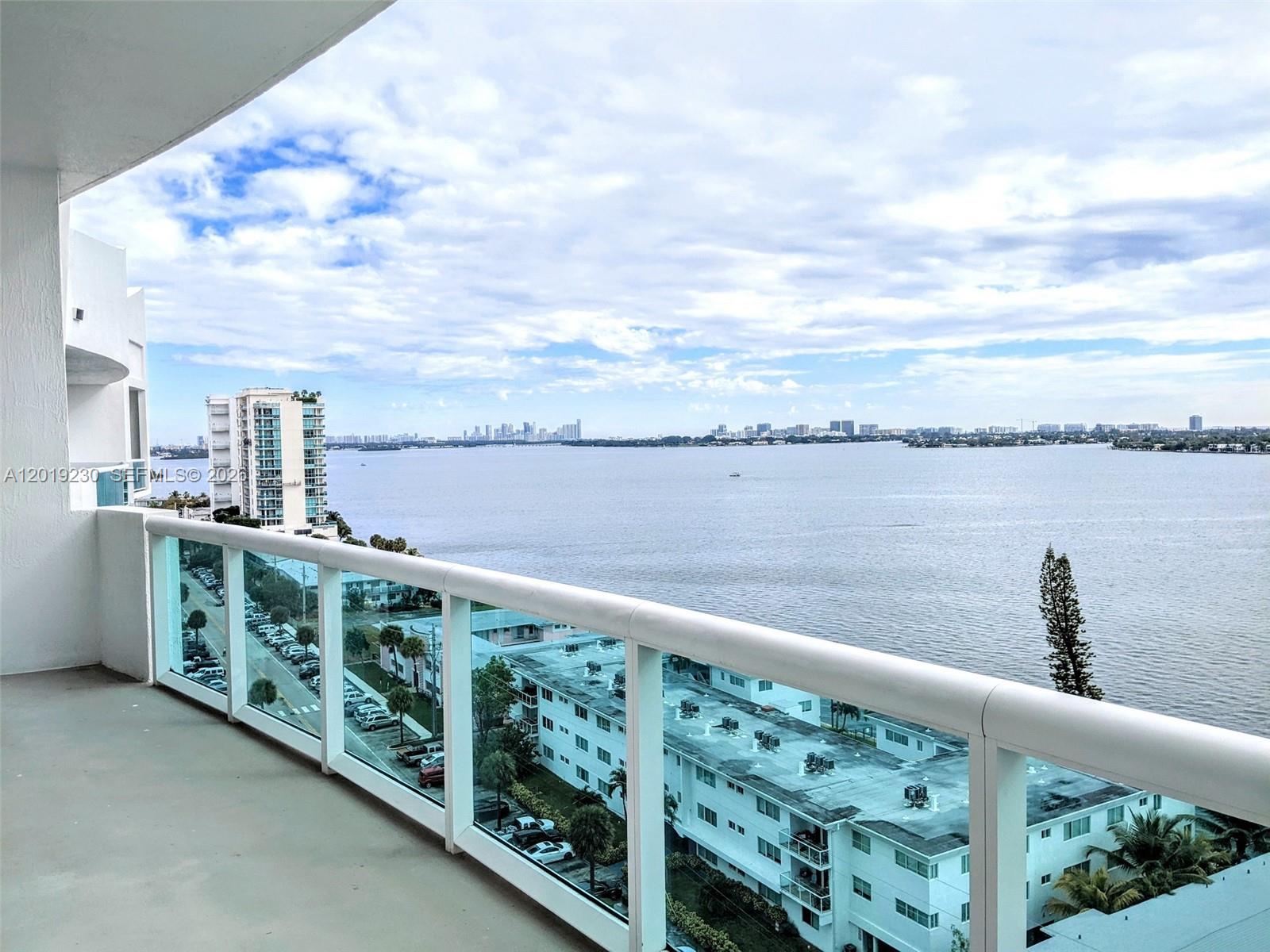 7910 Harbor Is Dr #504