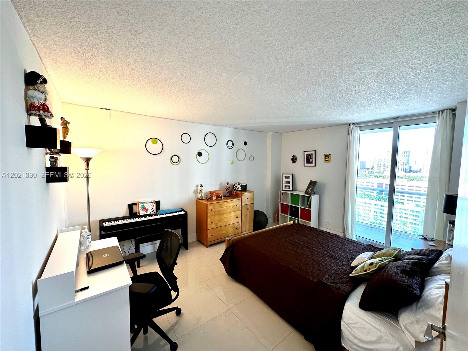 image Arlen House East10