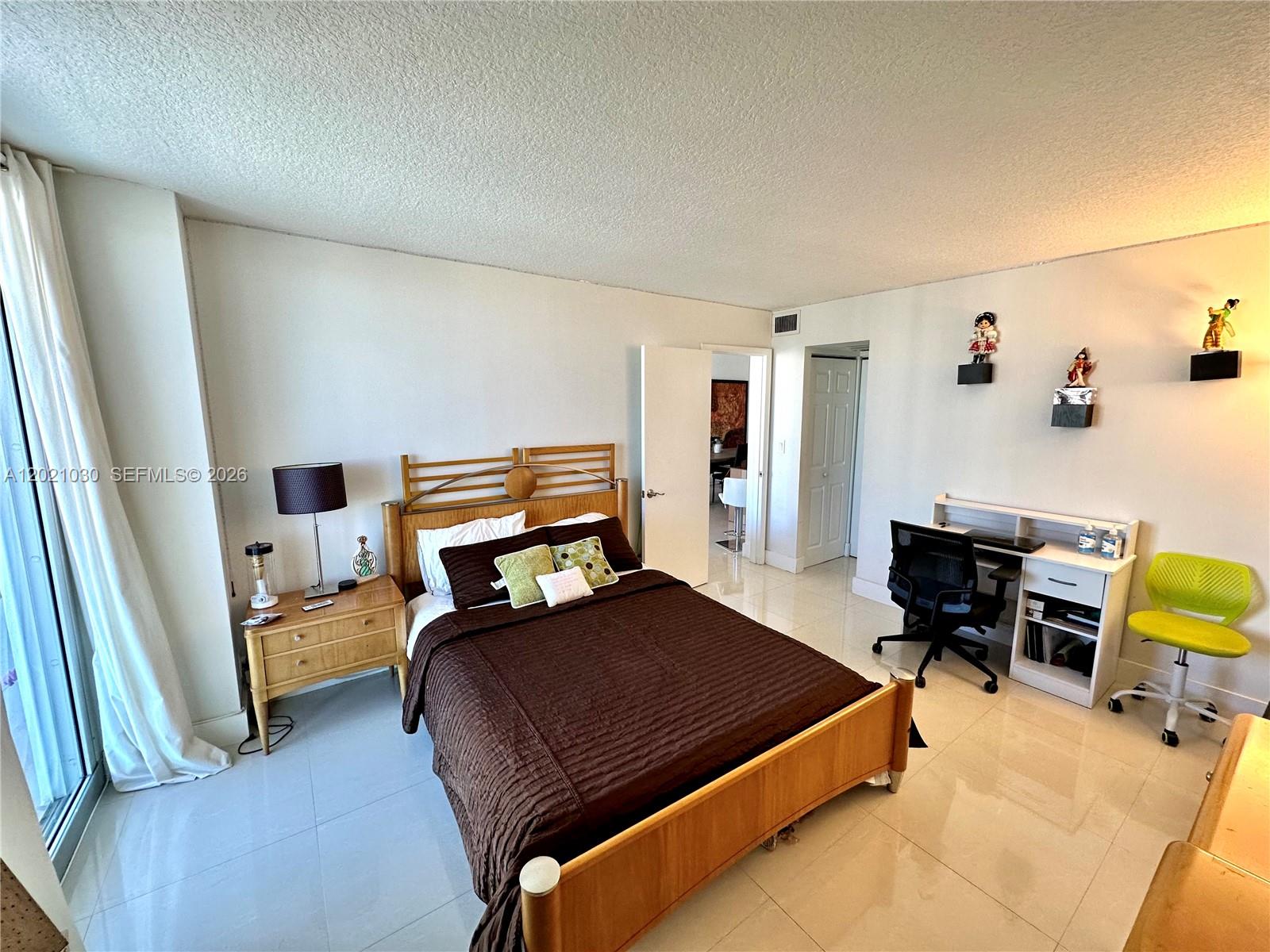 image Arlen House East11