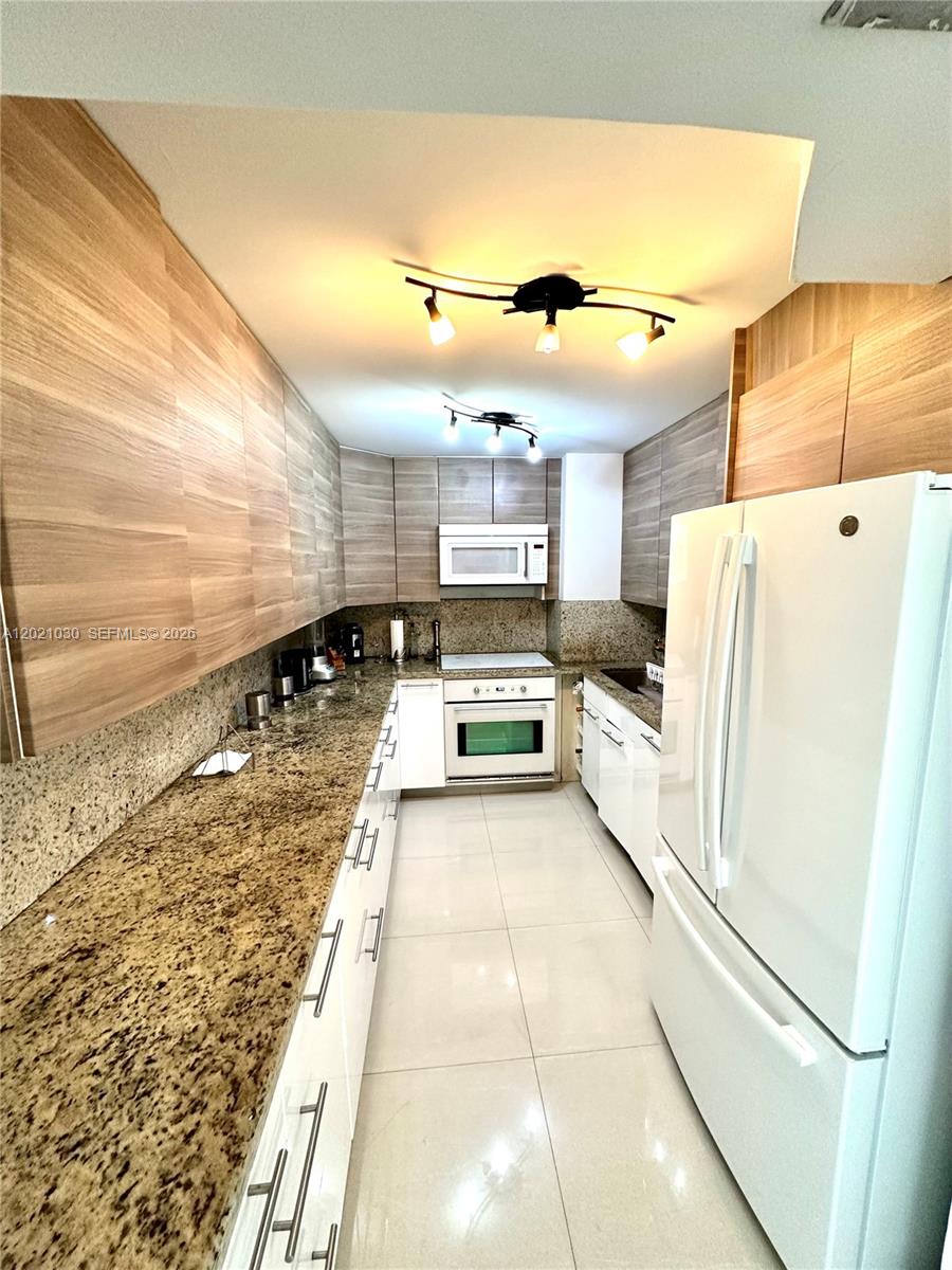 image Arlen House East2