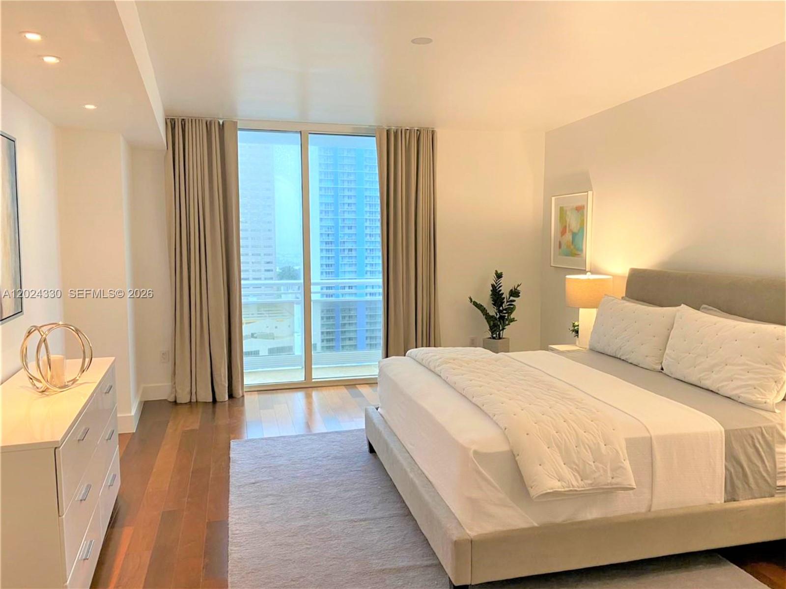 901 Brickell Key Blvd #2006 Miami, FL 33131