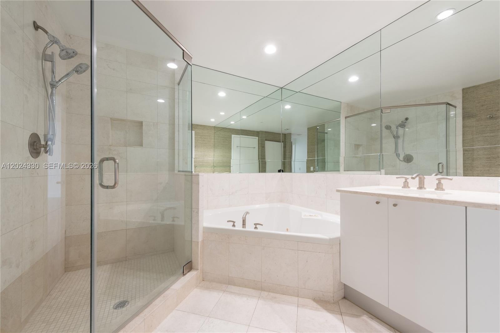 901 Brickell Key Blvd #2006 Miami, FL 33131