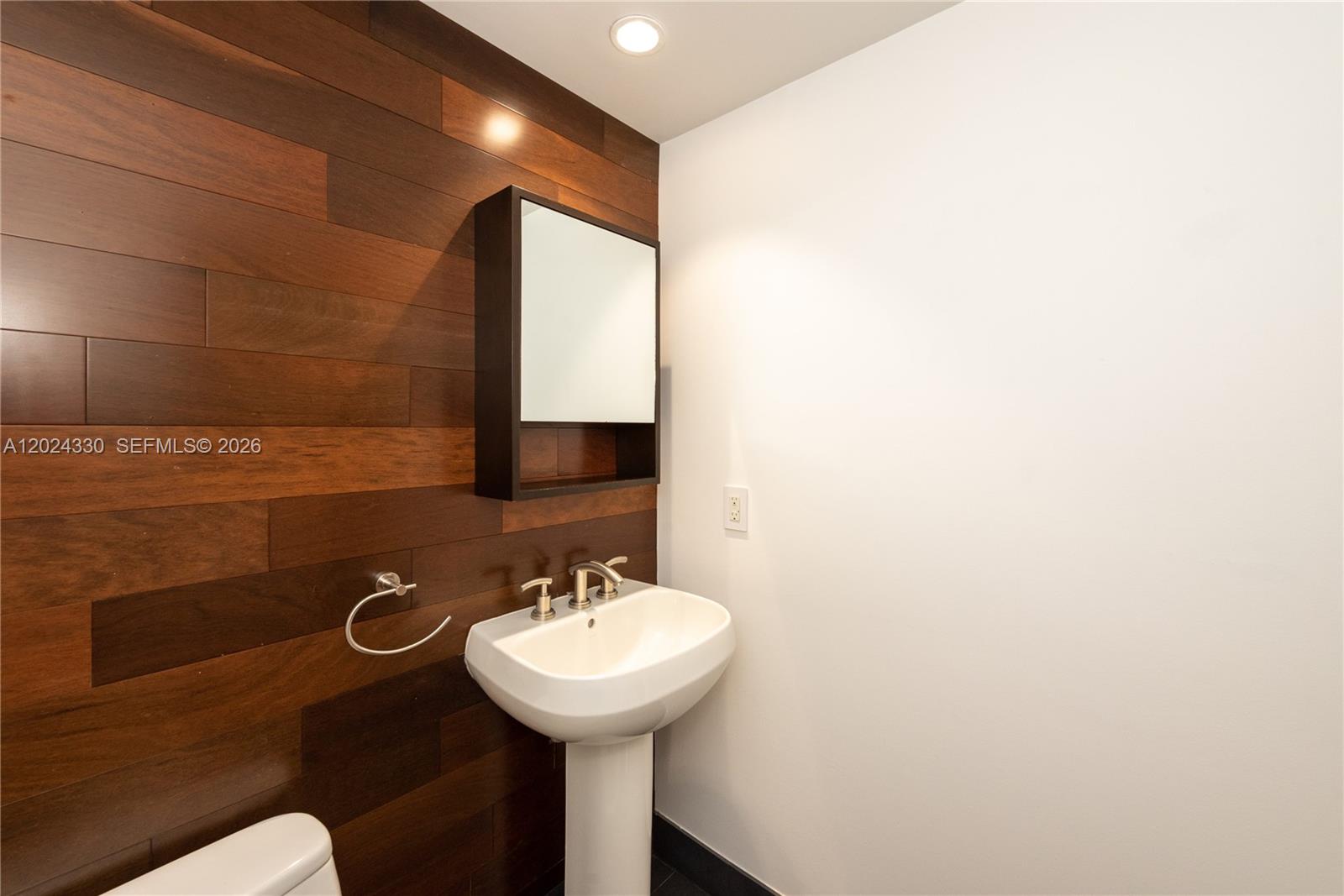 901 Brickell Key Blvd #2006 Miami, FL 33131