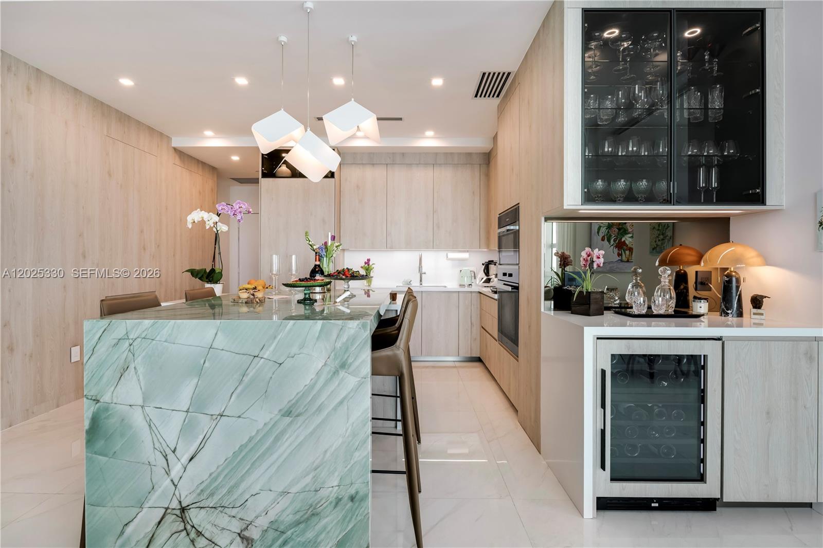 950 Brickell Bay Dr #5210 Miami, FL 33131