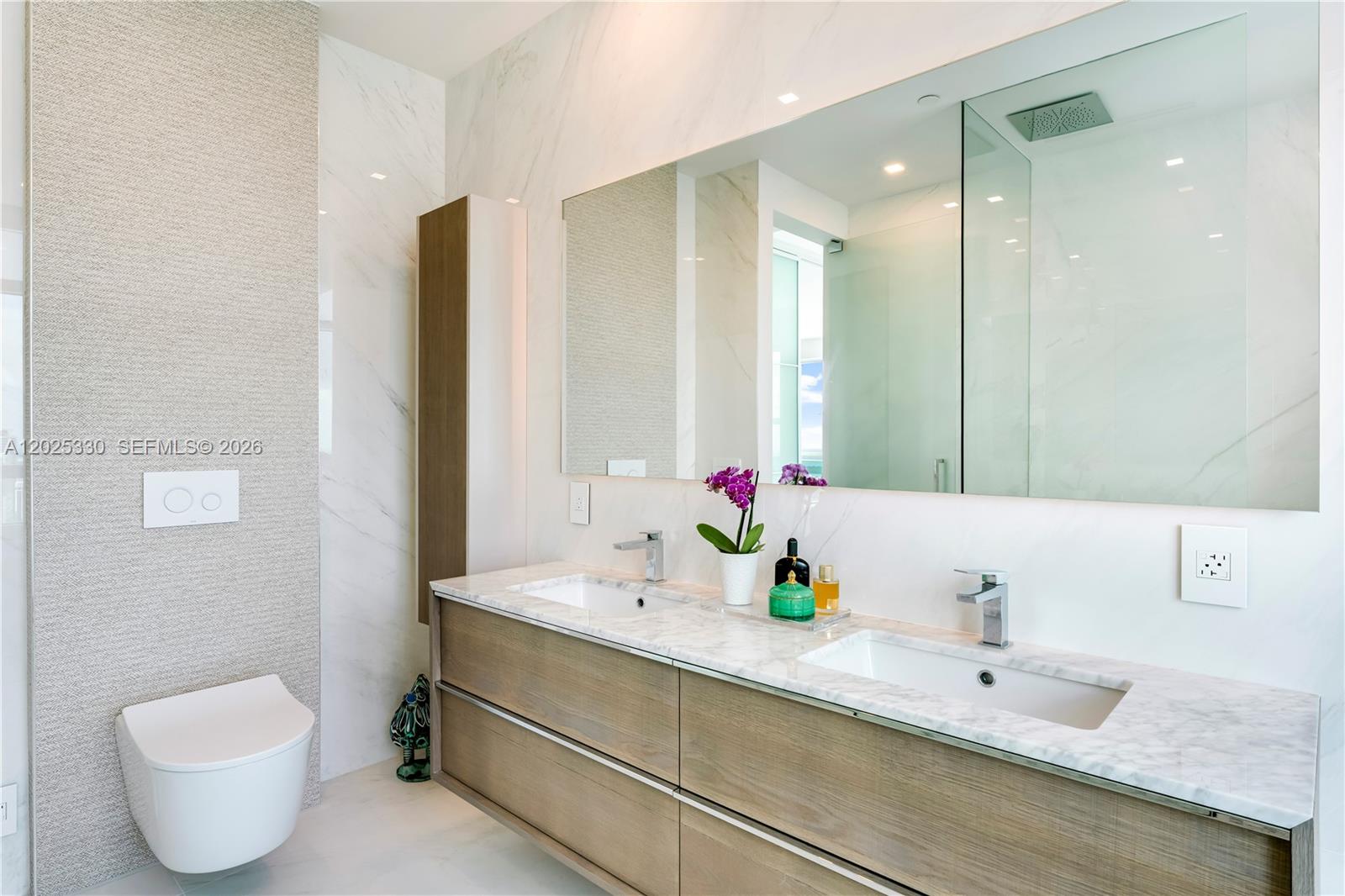 950 Brickell Bay Dr #5210 Miami, FL 33131