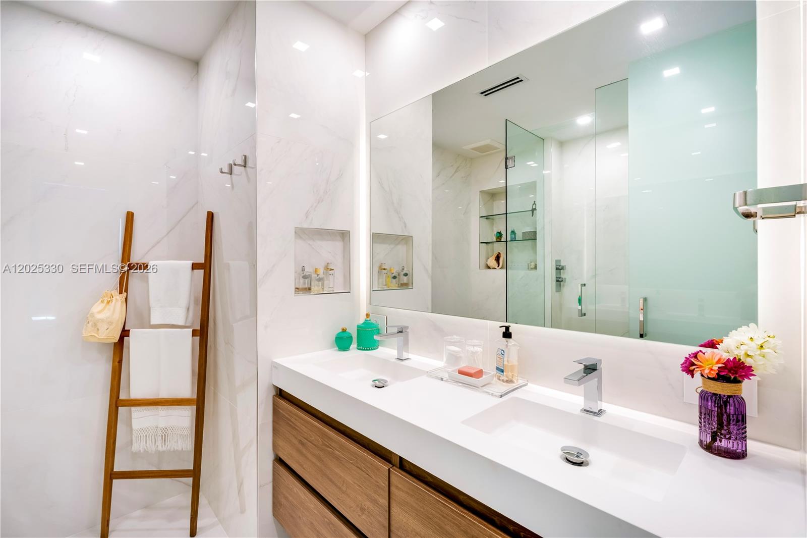 950 Brickell Bay Dr #5210 Miami, FL 33131