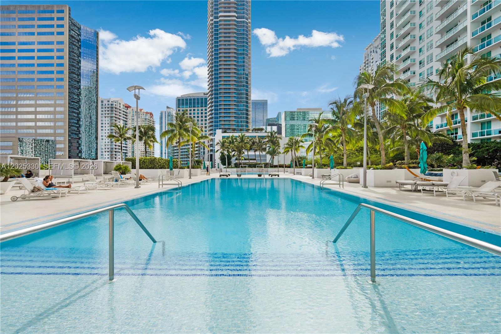 950 Brickell Bay Dr #5210 Miami, FL 33131