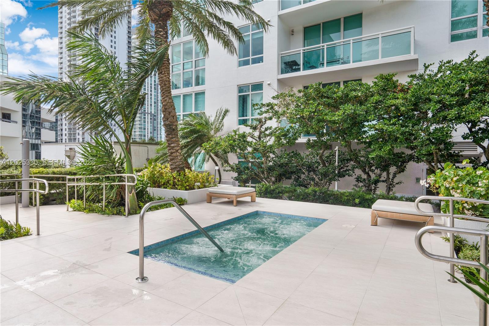 950 Brickell Bay Dr #5210 Miami, FL 33131