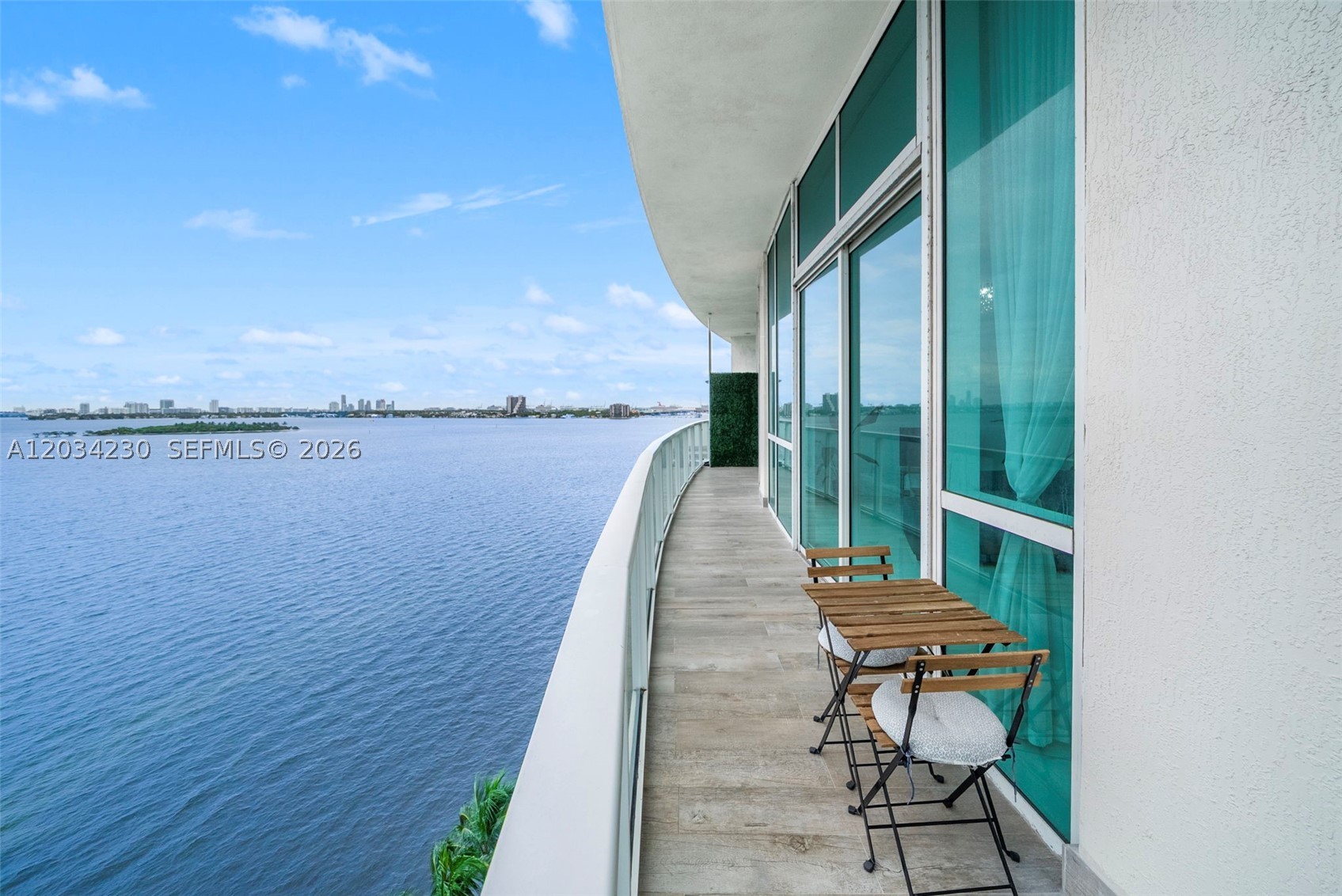 image Onyx on the Bay32