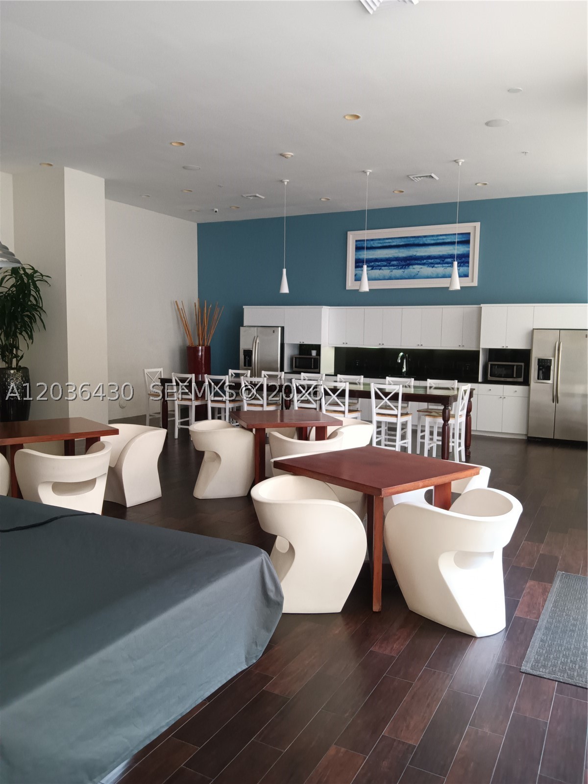 image The Venture at Aventura19