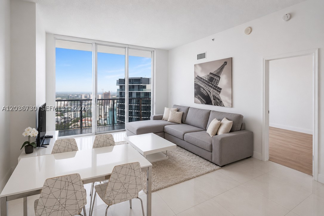 1750 N Bayshore Dr #3811