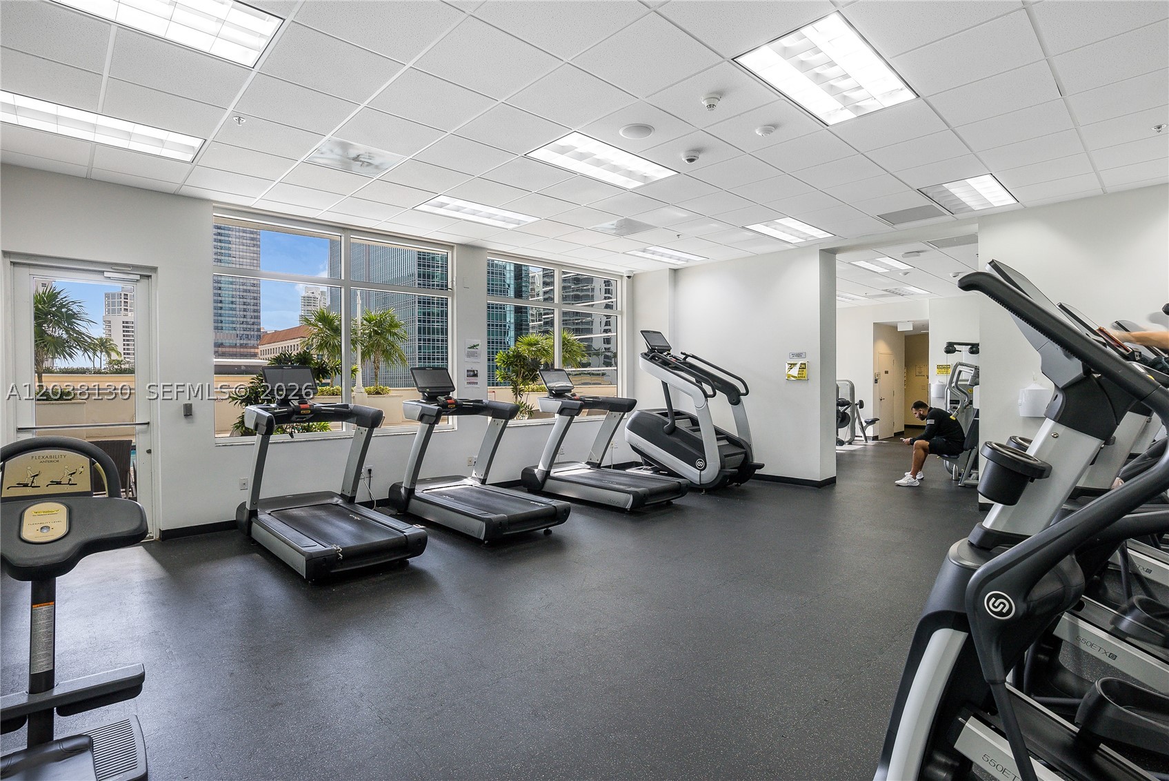 image The Club at Brickell Bay12