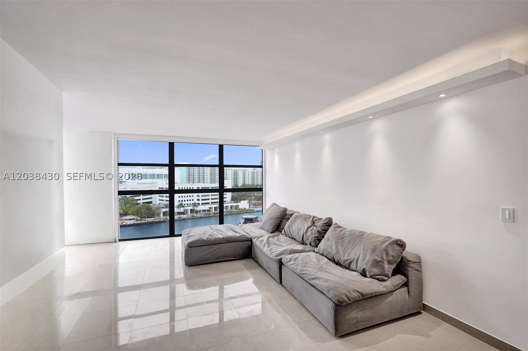 400 Leslie Dr #1022