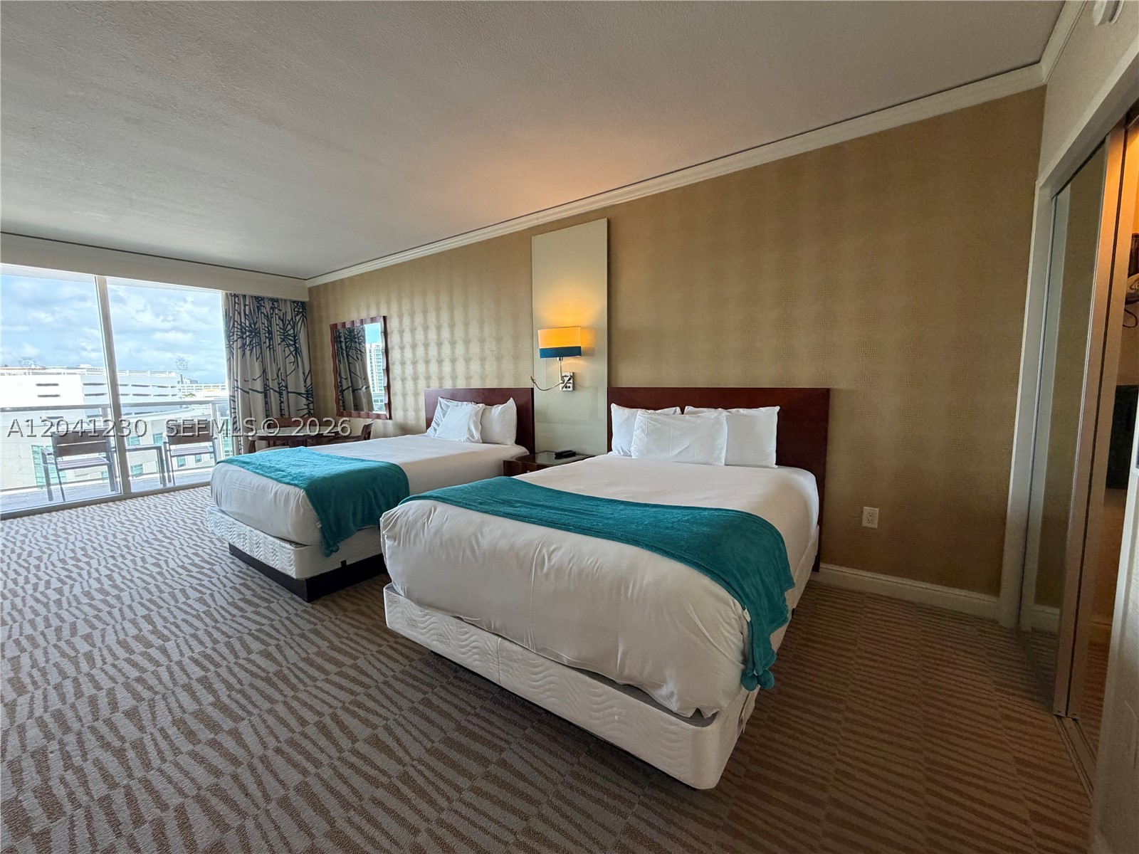 18001 Collins Ave #618